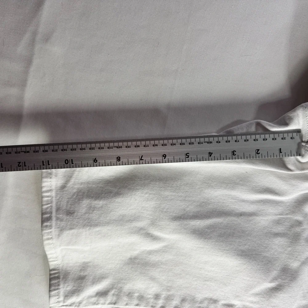 Levis Bermuda Shorts Womens 29 White Denim Mid Rise Knee Length 29969-0037